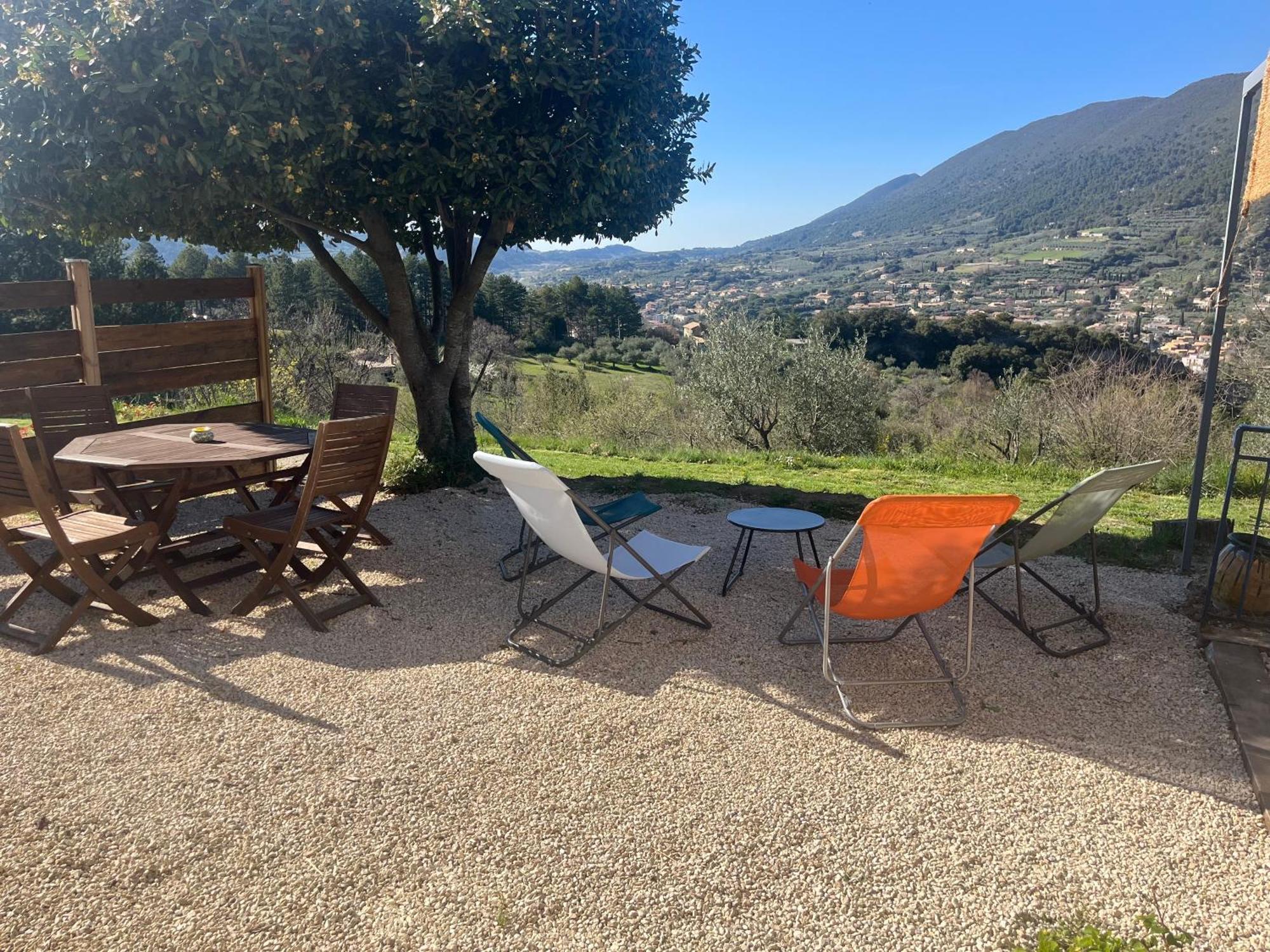 Villa Cabanon entouré de montagnes et d'oliviers à Nyons Extérieur photo