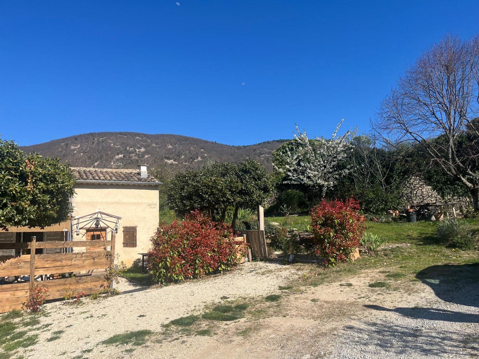 Villa Cabanon entouré de montagnes et d'oliviers à Nyons Extérieur photo