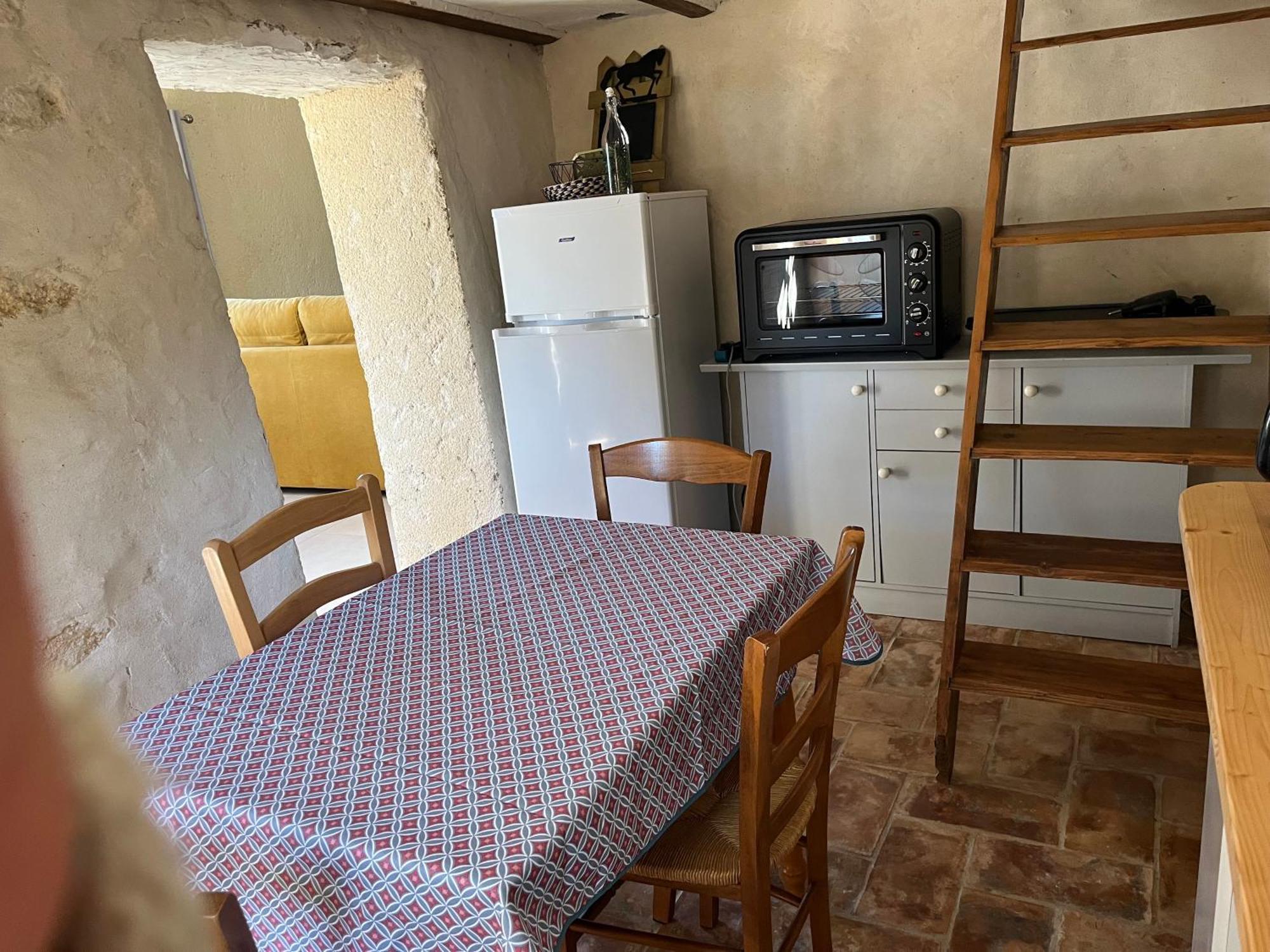 Villa Cabanon entouré de montagnes et d'oliviers à Nyons Extérieur photo