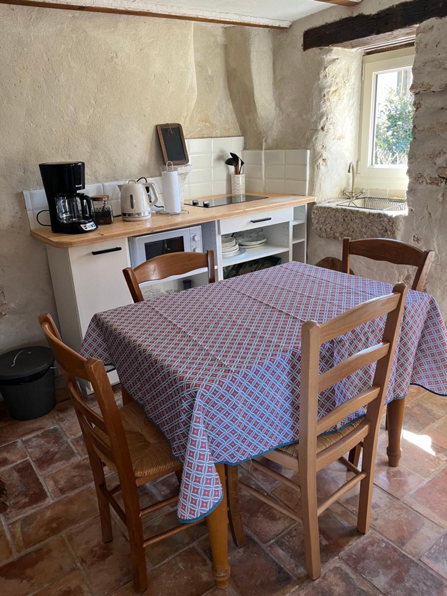 Villa Cabanon entouré de montagnes et d'oliviers à Nyons Extérieur photo