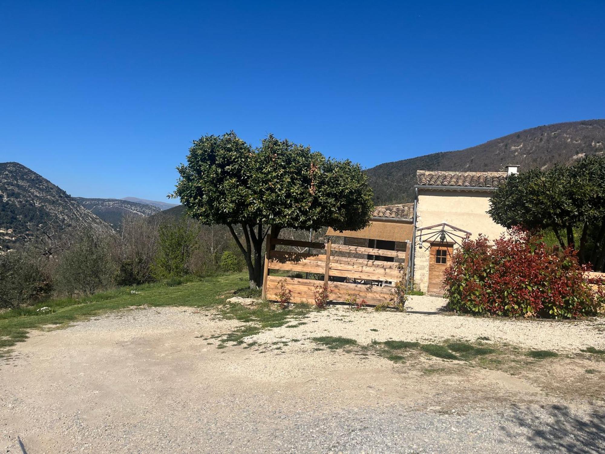 Villa Cabanon entouré de montagnes et d'oliviers à Nyons Extérieur photo