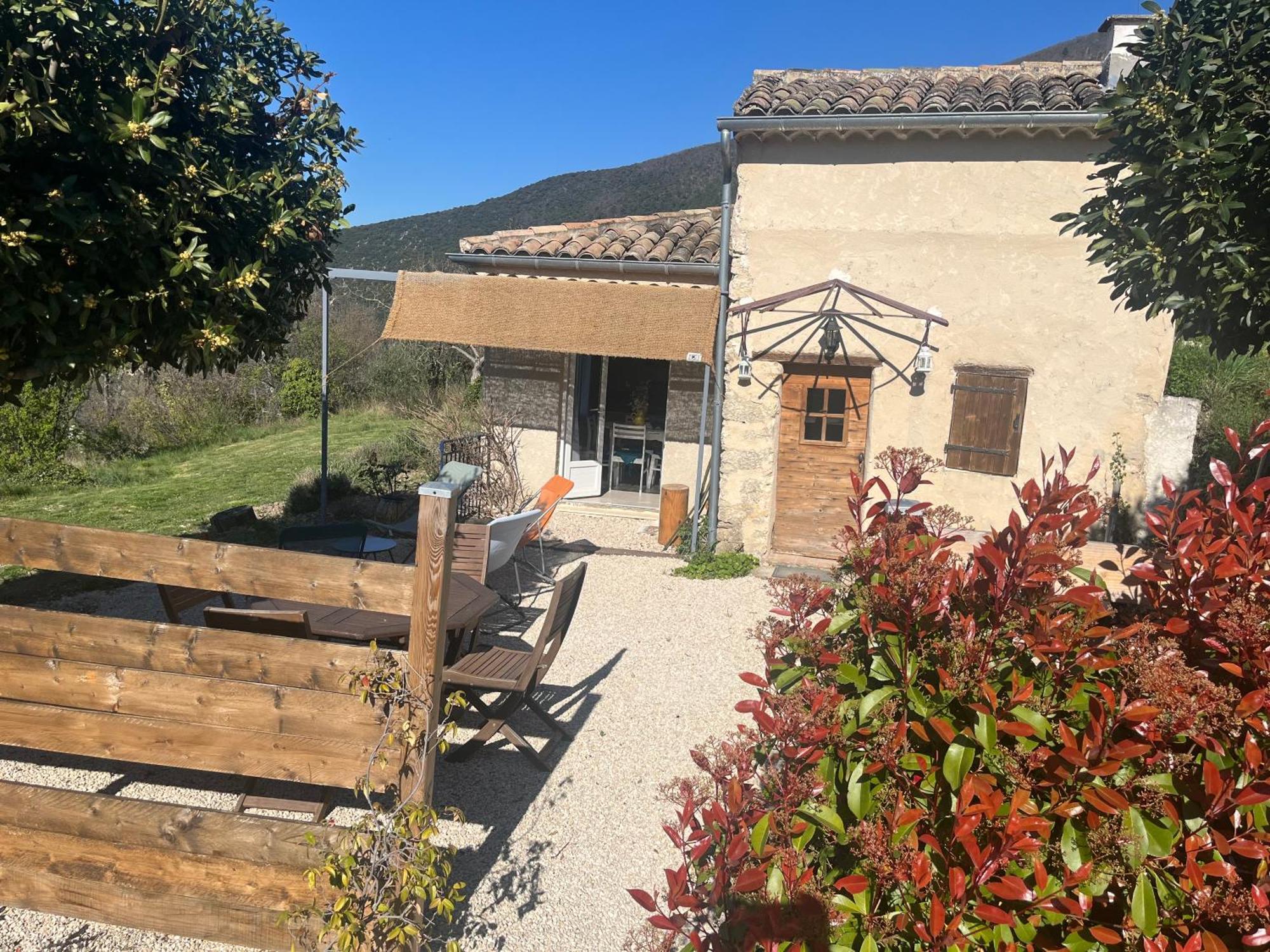 Villa Cabanon entouré de montagnes et d'oliviers à Nyons Extérieur photo