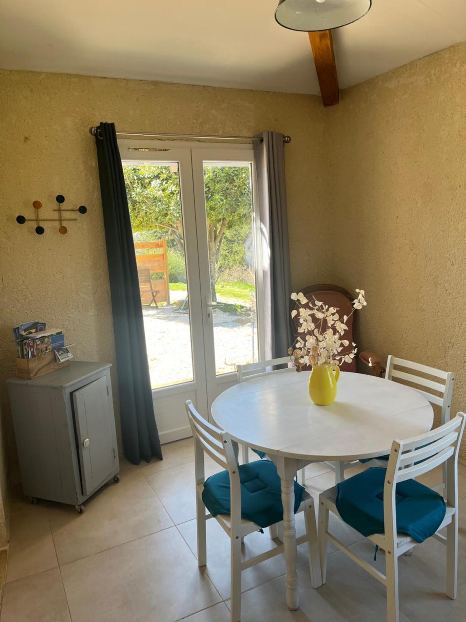 Villa Cabanon entouré de montagnes et d'oliviers à Nyons Extérieur photo