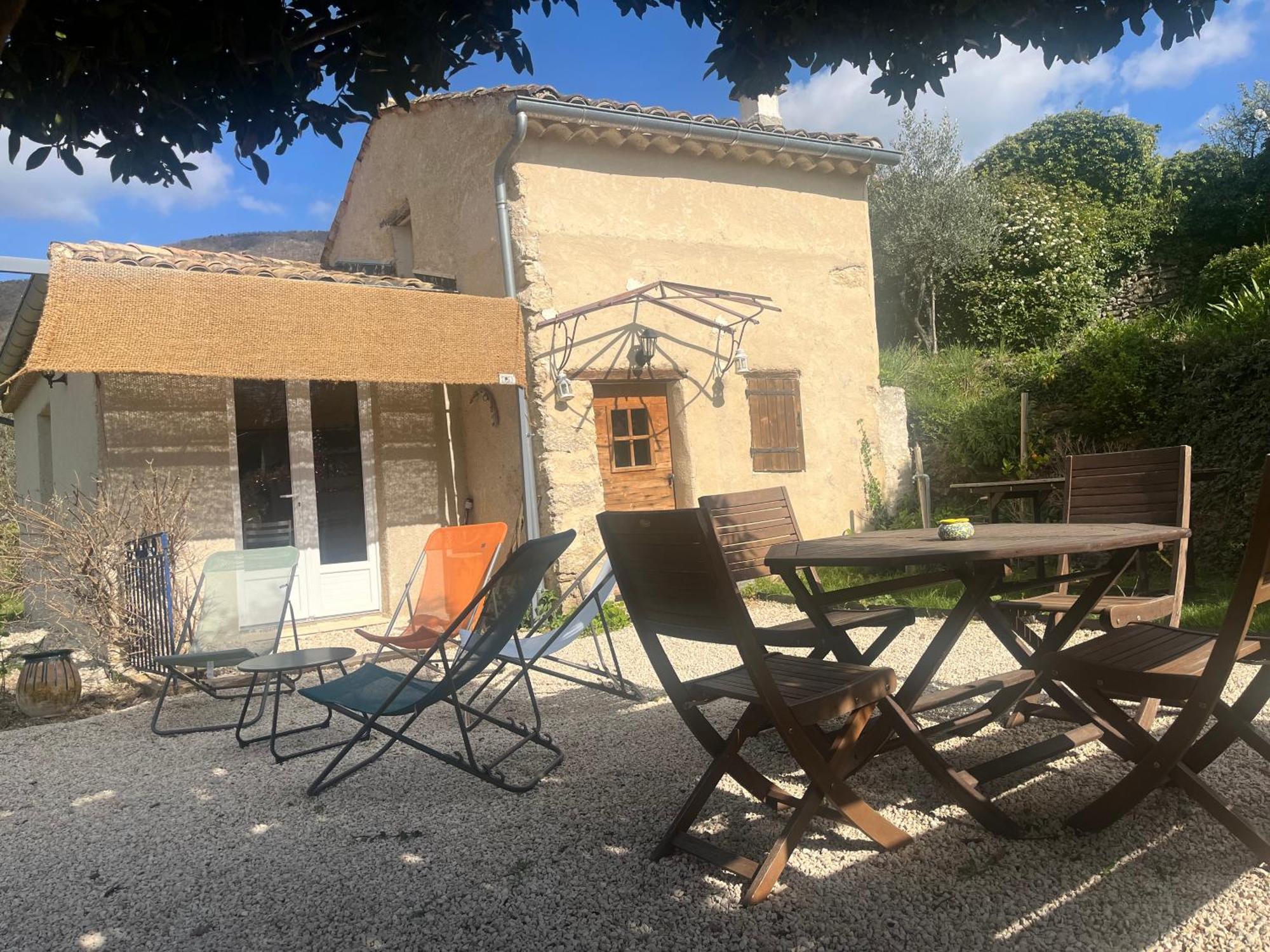 Villa Cabanon entouré de montagnes et d'oliviers à Nyons Extérieur photo