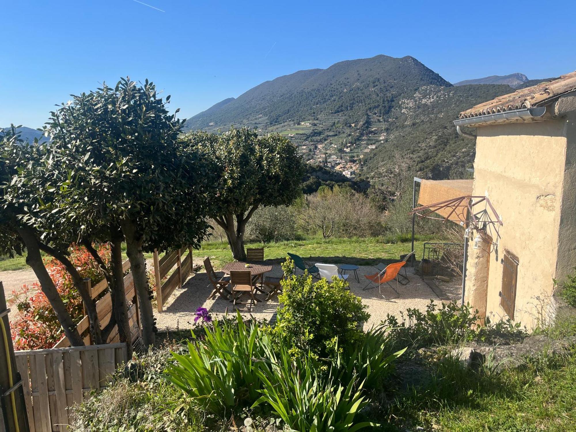 Villa Cabanon entouré de montagnes et d'oliviers à Nyons Extérieur photo